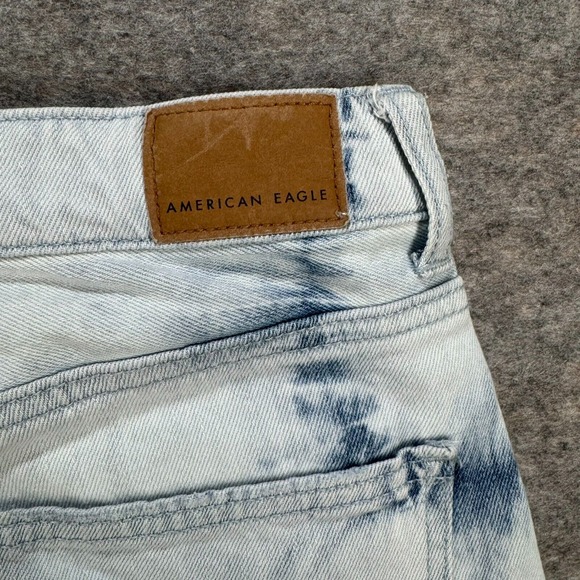 American Eagle Mom Shorts Womens Sz 2 High Rise Light Wash Cutoff Denim - Picture 10 of 13